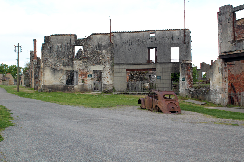 Voiture brulée à Oradour