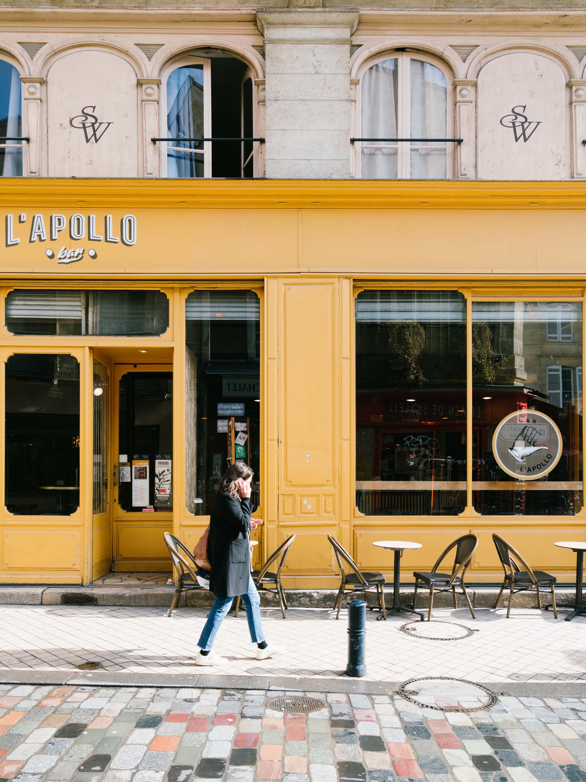 façade jaune bordeaux