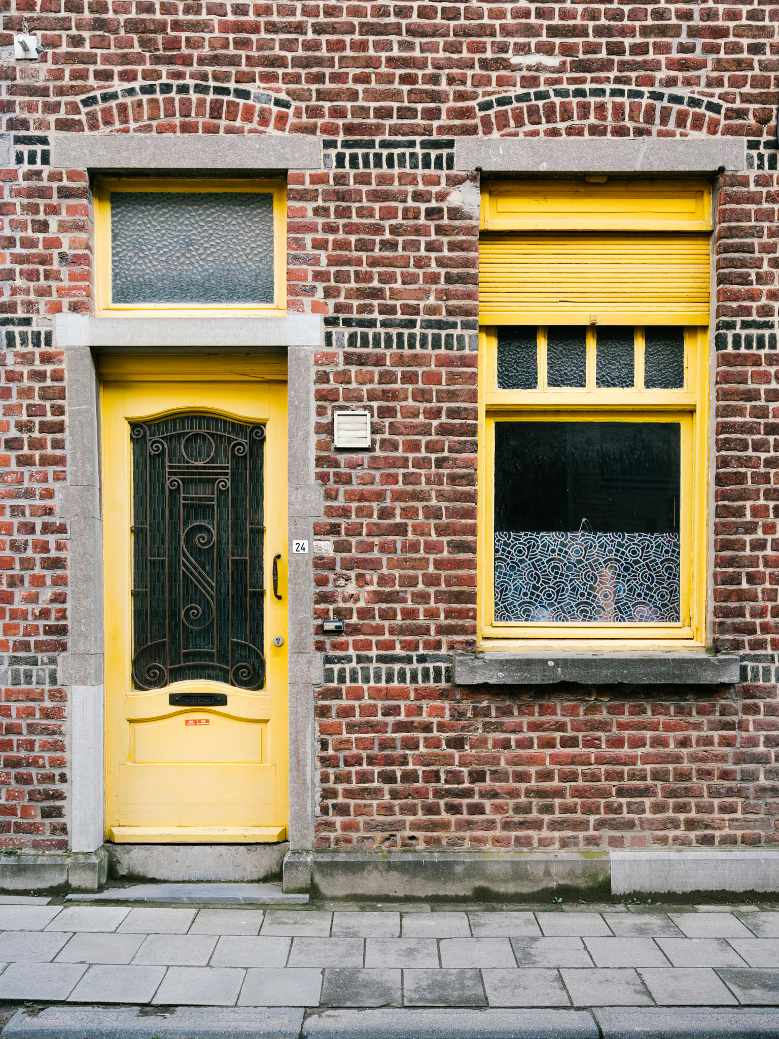 façade jaune louvain