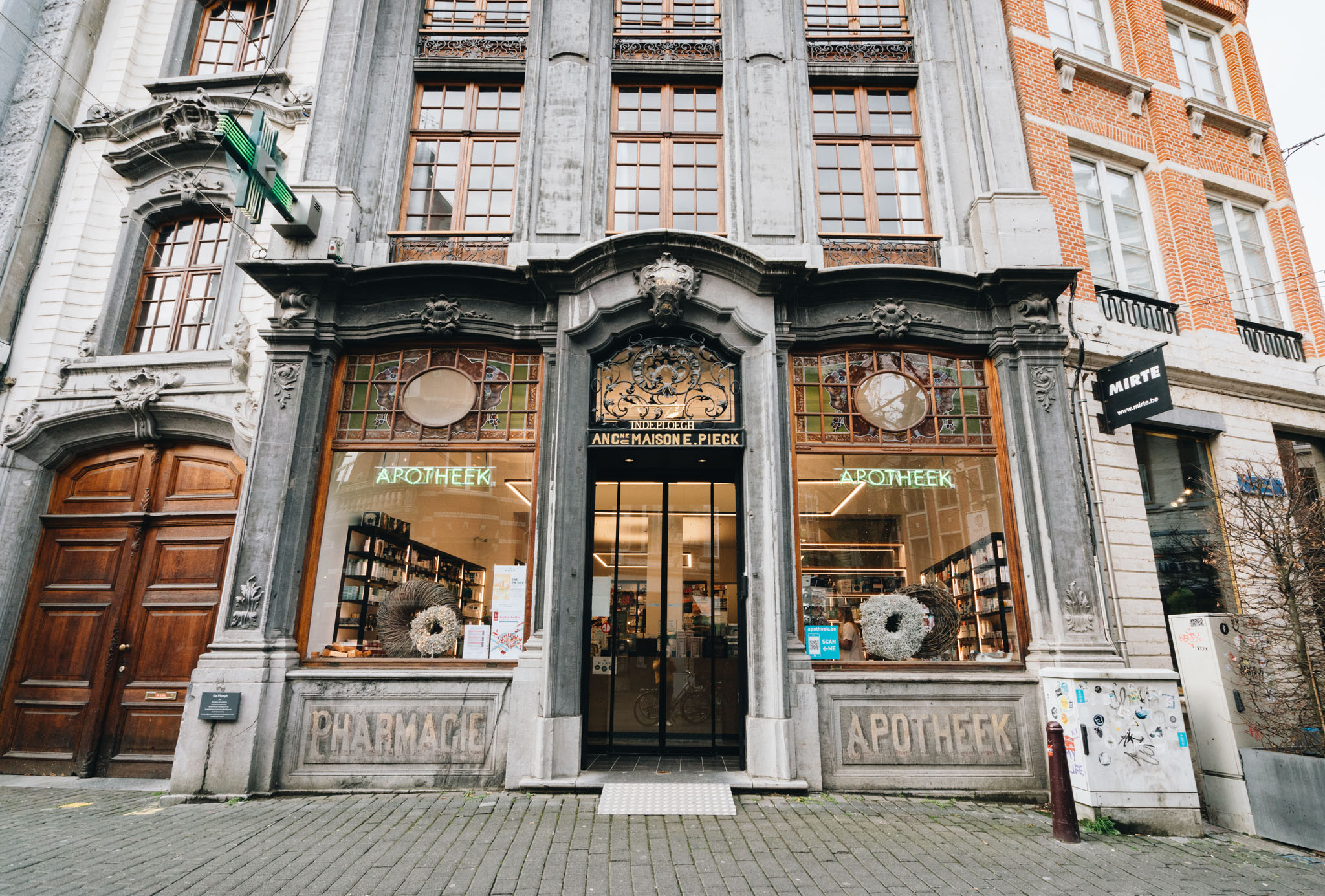 louvain pharmacie façade