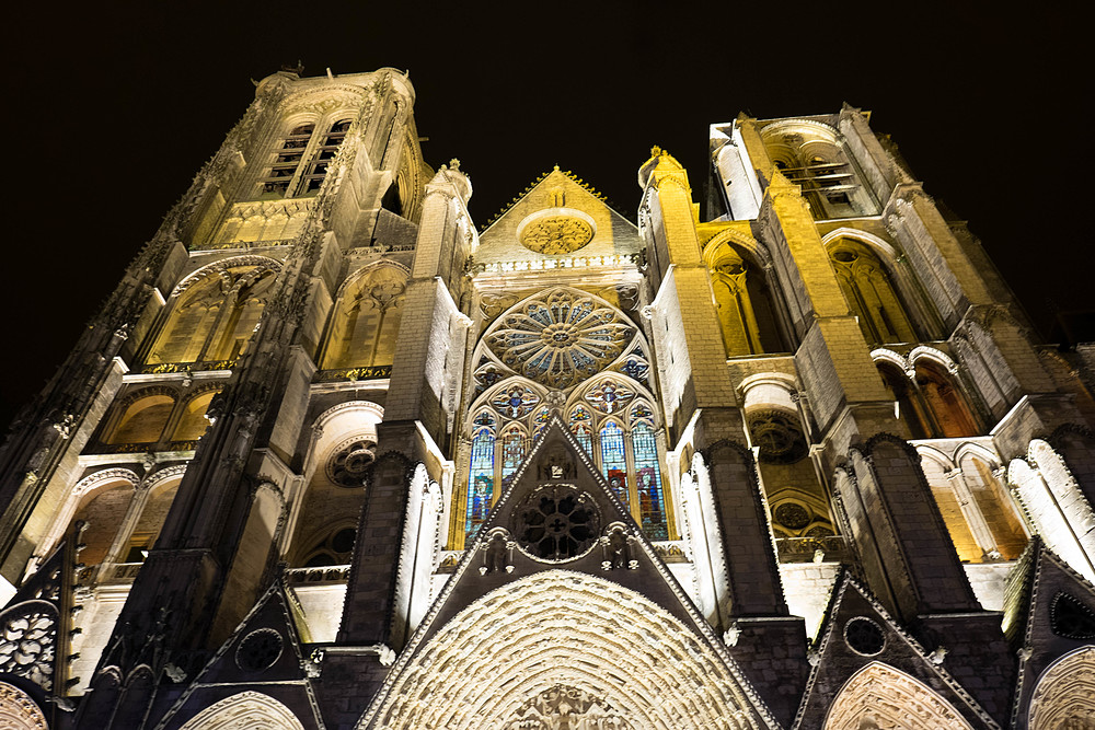 cathédrale de bourges la nuit