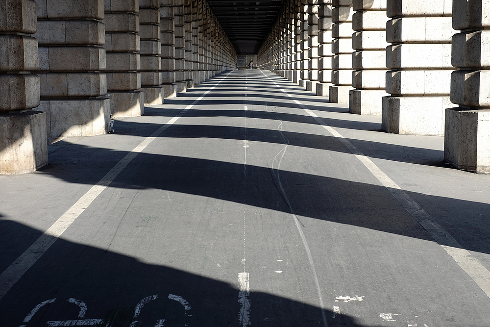 sous le métro bercy