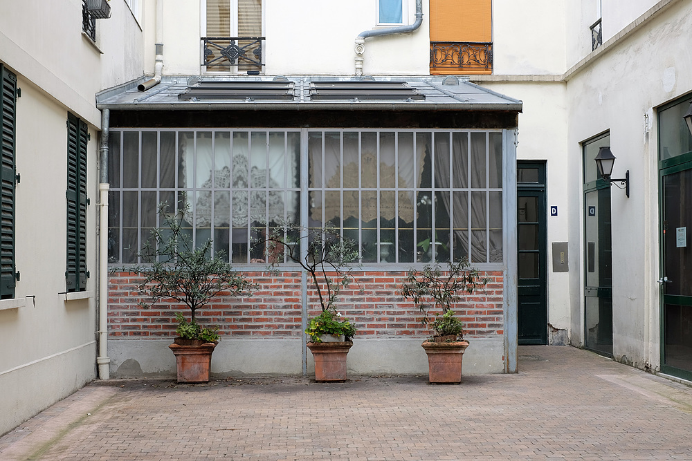 petite cour parisienne