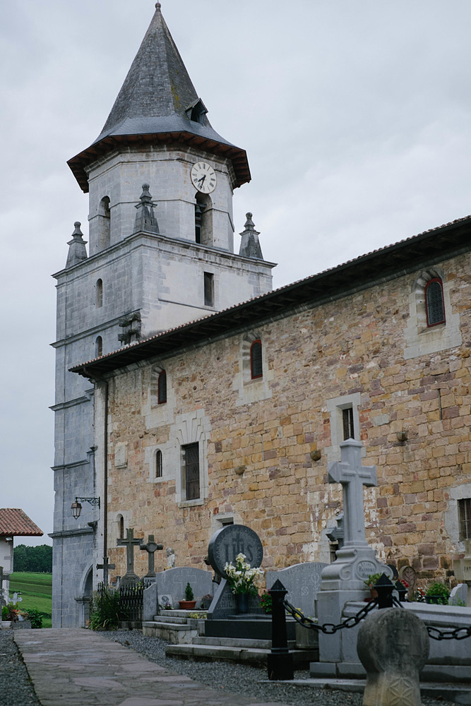 église et cimetière ainhoa