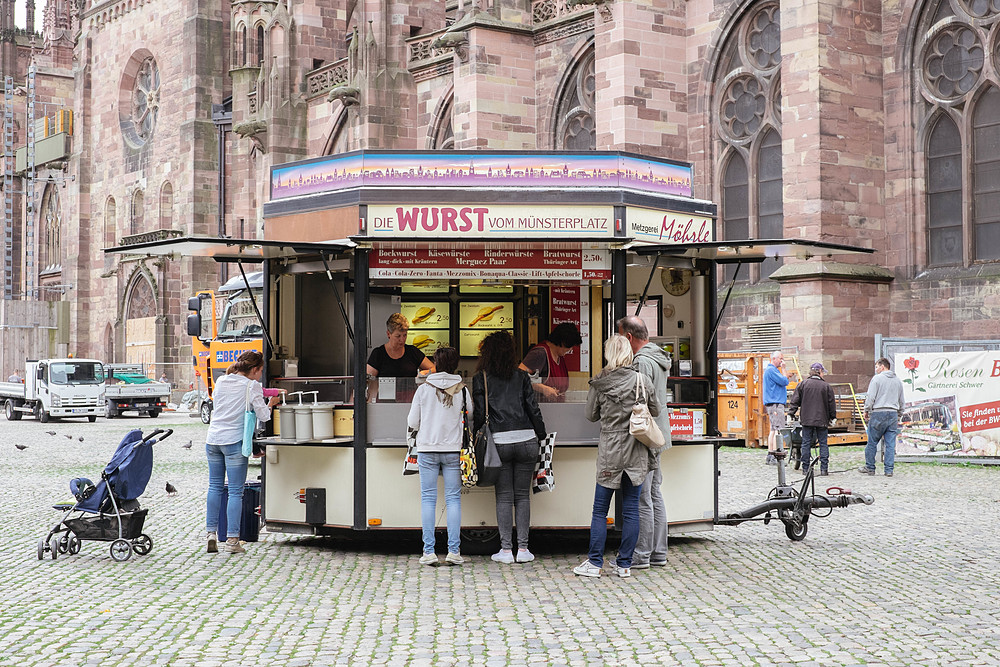 wurst saucisse place de la cathédrale fribourg