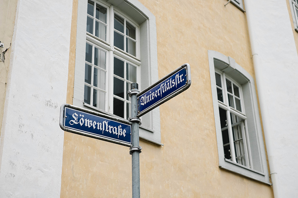 noms de rue dans fribourg écriture gothique