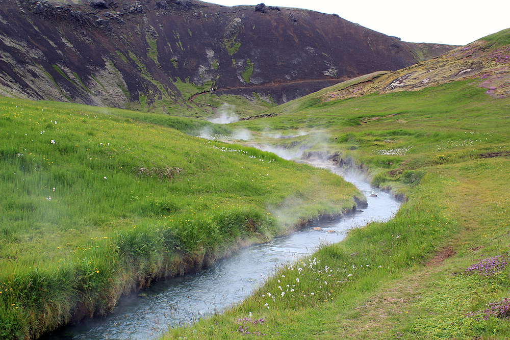 Rivière d'eau chaude en Islande