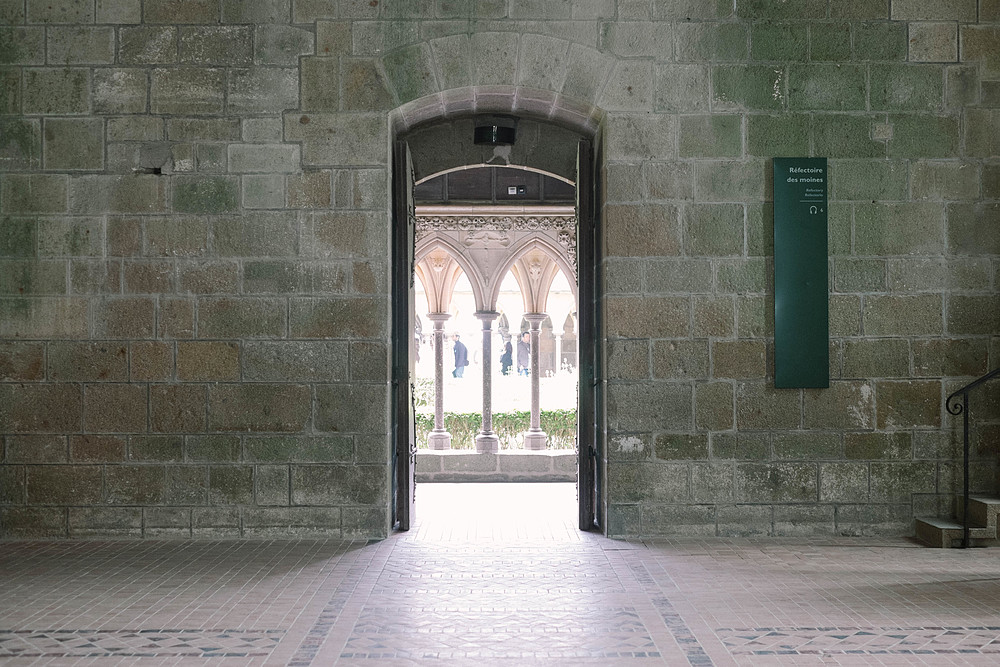 entrée du cloitre abbaye mont-saint-michel