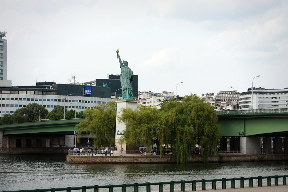 statue de la liberté à paris