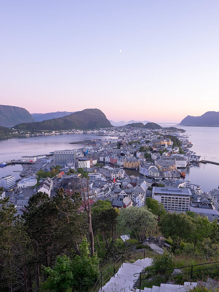 alesund coucher de soleil rose