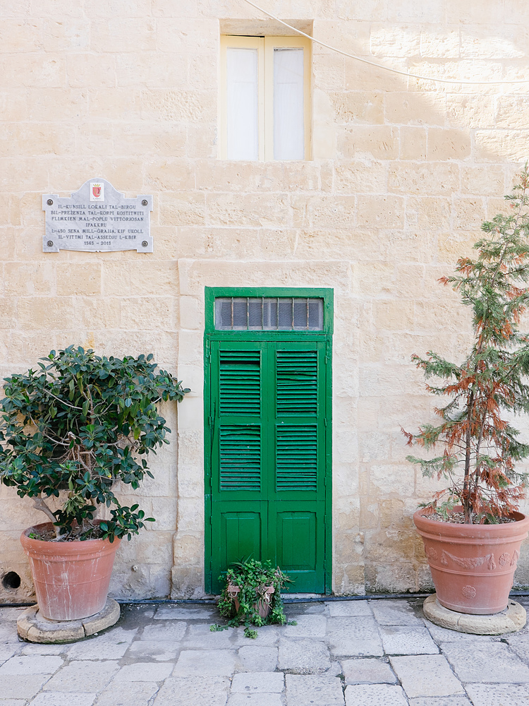 malte porte colorée