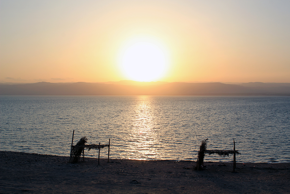 coucher de soleil sur la mer morte