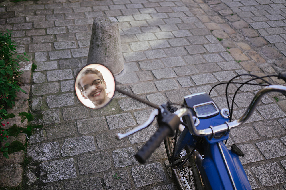 reflet dans miroir de mobylette