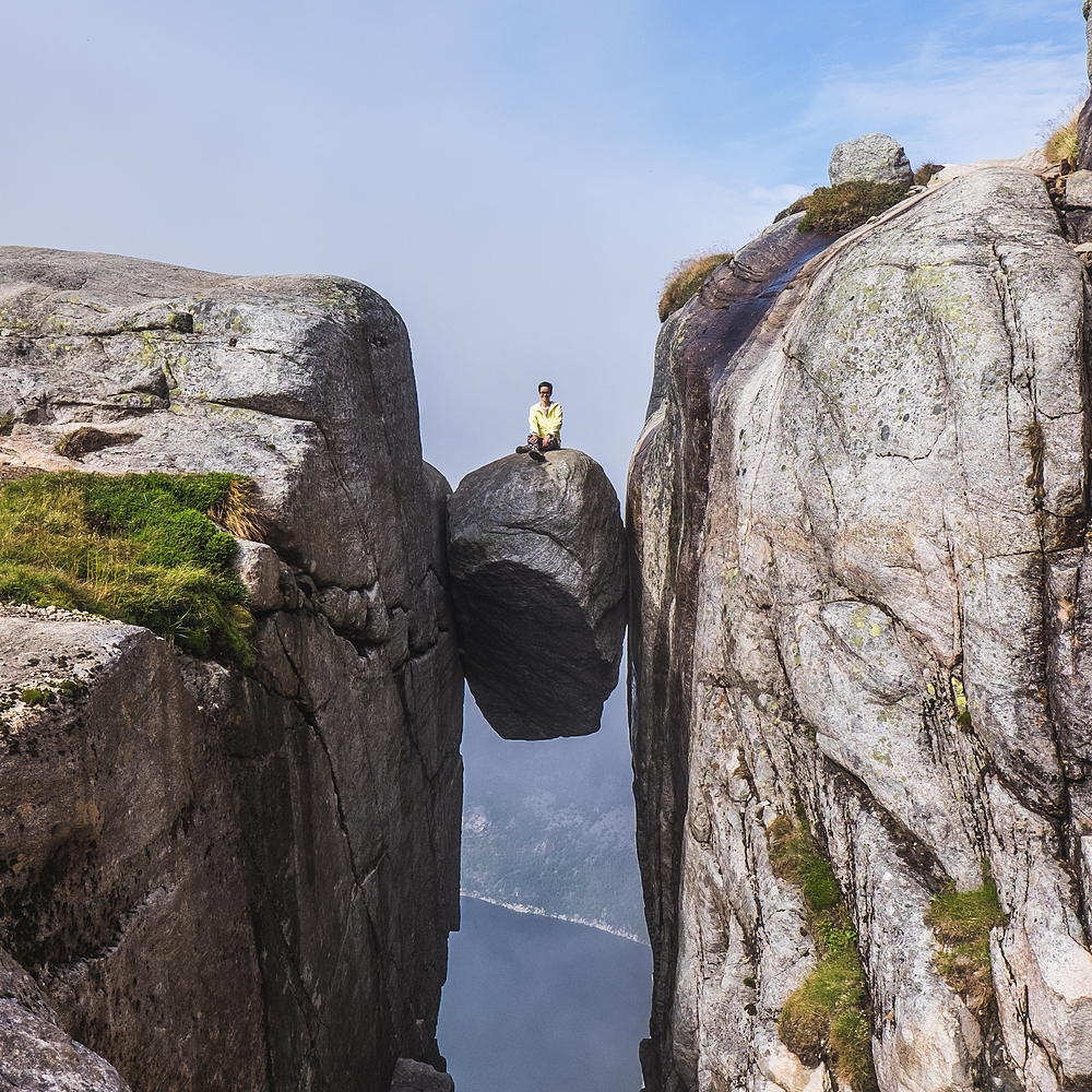 photo caillou kjerag norvège