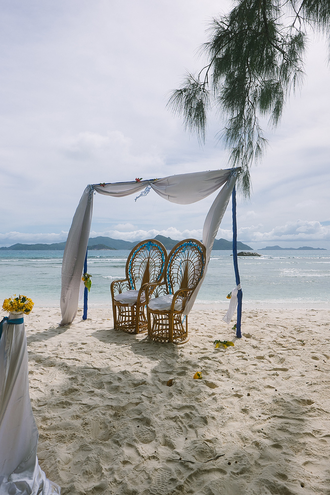 Mariage sur la plage aux Seychelles
