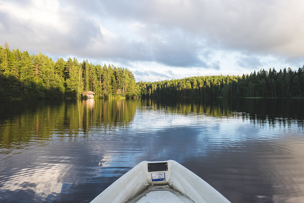 barque sur lac finlande