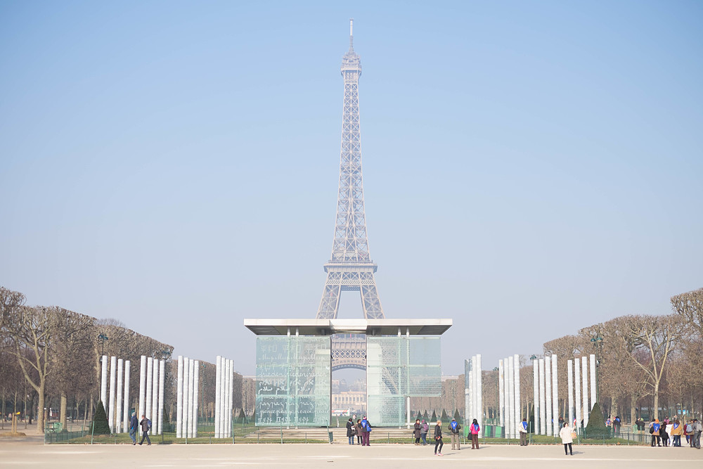 mur de la paix tour eiffel