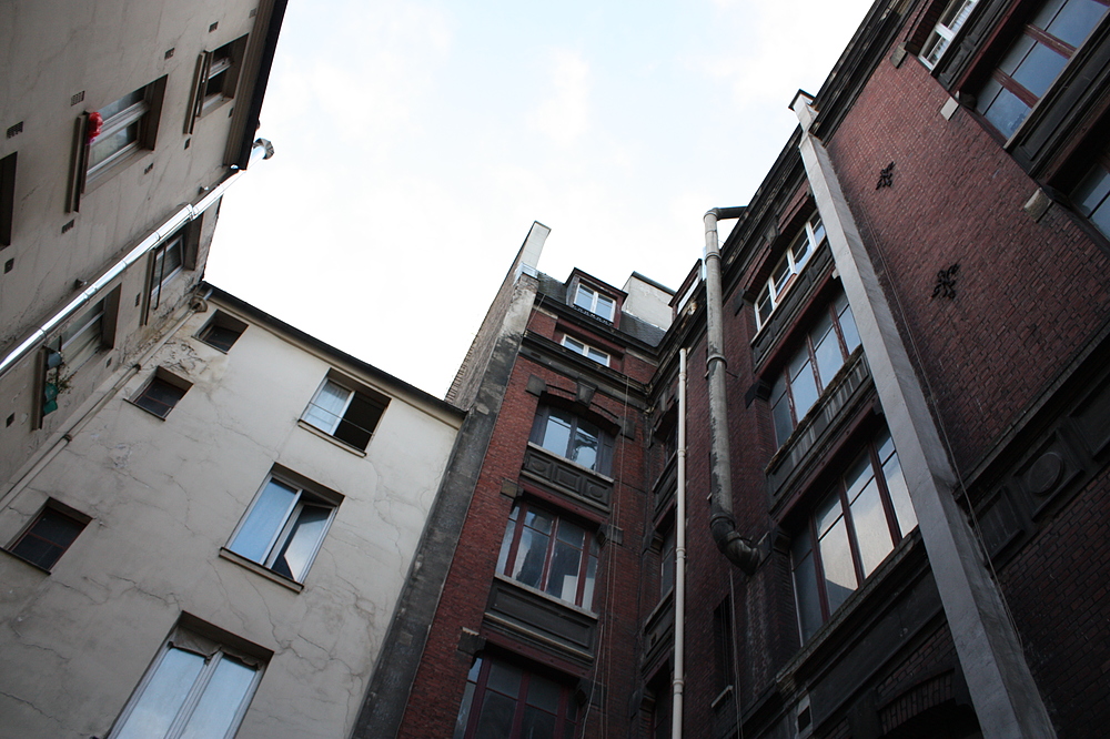 cour sombre à paris