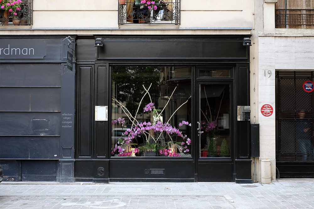 vitrine rue de l'annonciation paris