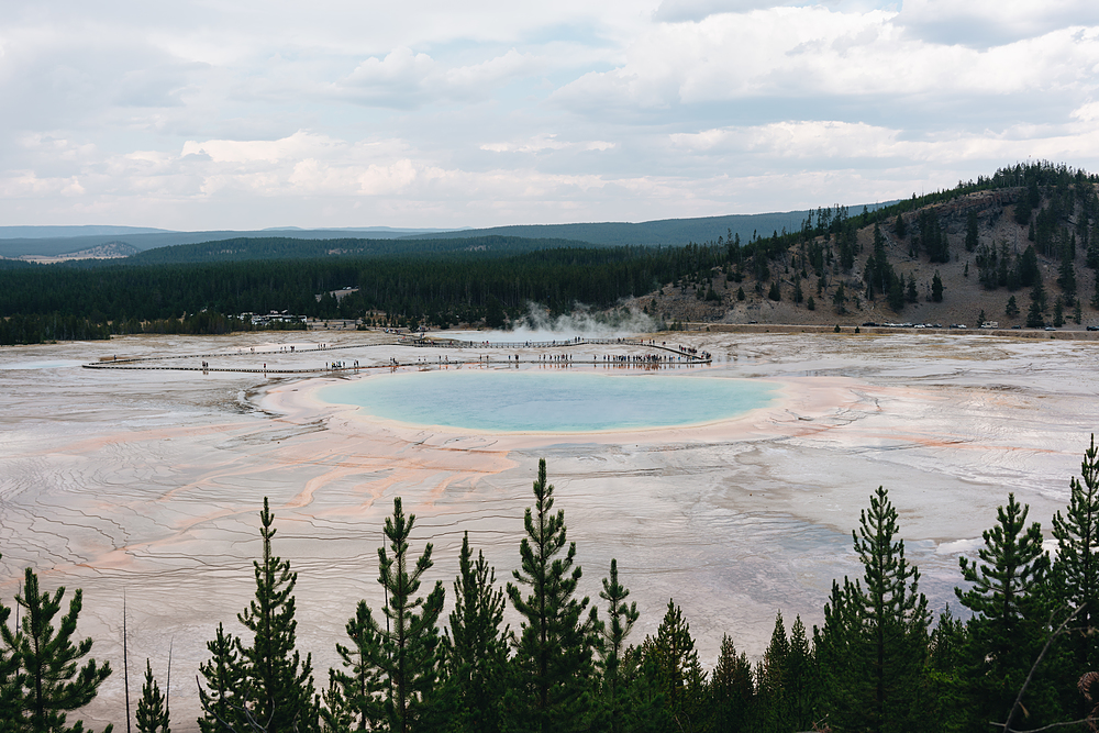 grand prismatic spring yellowstone